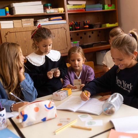 körvonal kids – jeu de cartes de conversation en hongrois pour enfants